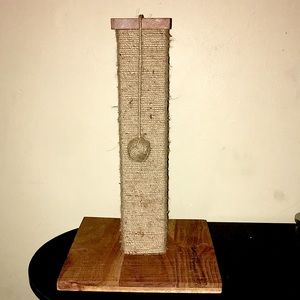 Cat scratching post